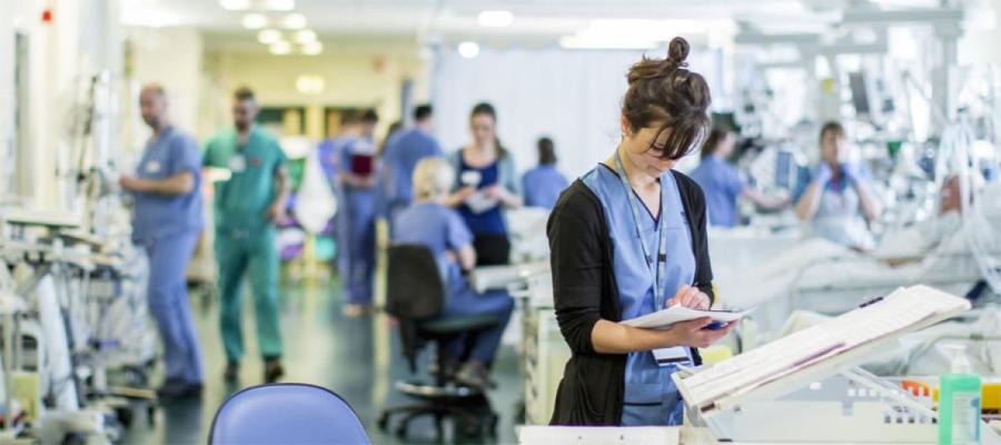 Nurse in ICU ward