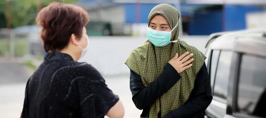 COVID-19 Malaysian greeting wearing masks