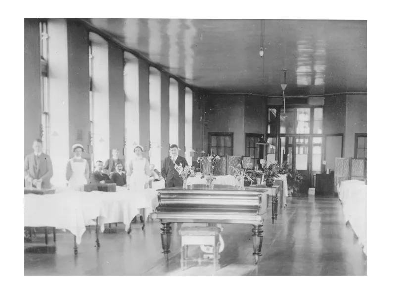 Ward 1 vintage ERI very clean floor