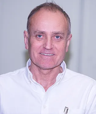 headshot of Leo Campbell