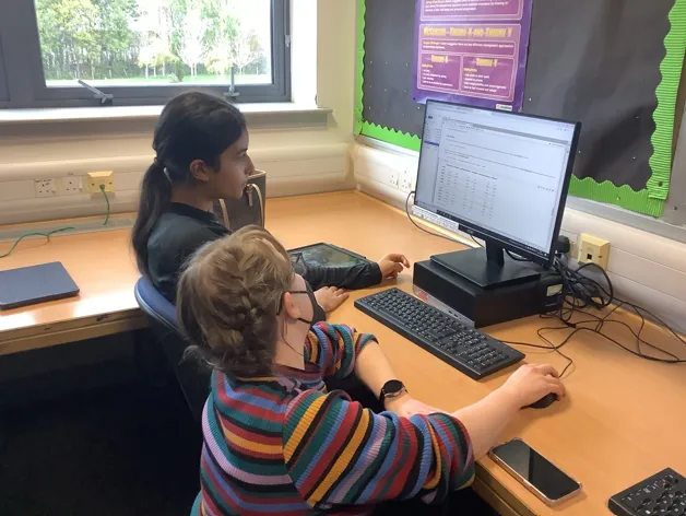 School pupils use computer for data science