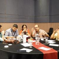 5 people having a discussion at a table