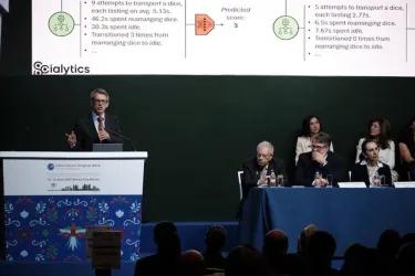 Professor Ewen Harrison presenting at International Surgical Week, Mexico City 2026