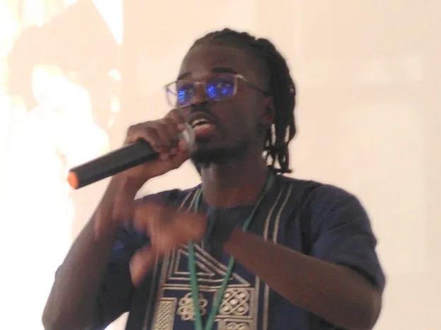 Wanok presenting his work in Pecha Kucha format